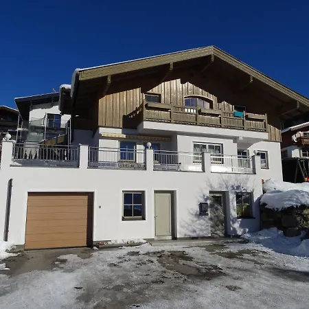 Vakantiehuis Tasteful Holiday In With Garden Hollersbach im Pinzgau