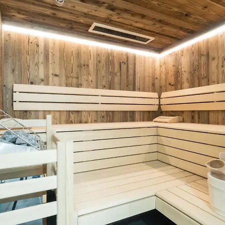 Tasteful Holiday In With Garden Hollersbach im Pinzgau